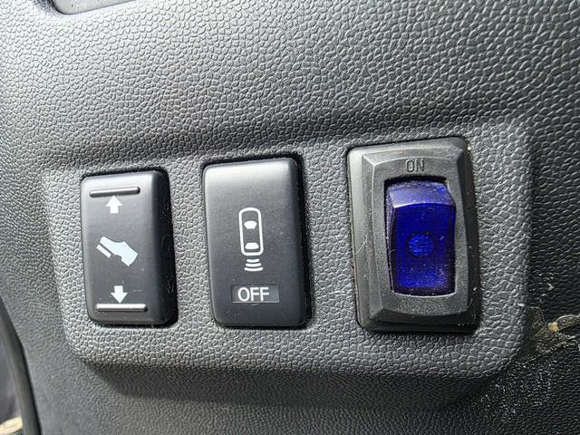 Nissan Titan 4WD Crew Cab SWB PRO-4X 2011