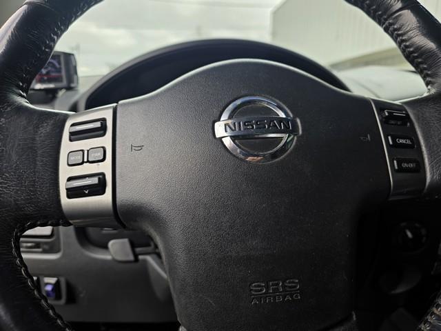 Nissan Titan 4WD Crew Cab SWB PRO-4X 2011