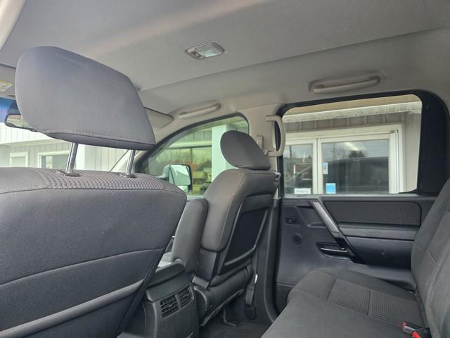 Nissan Titan 4WD Crew Cab SWB PRO-4X 2011