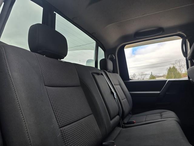 Nissan Titan 4WD Crew Cab SWB PRO-4X 2011