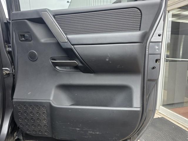 Nissan Titan 4WD Crew Cab SWB PRO-4X 2011