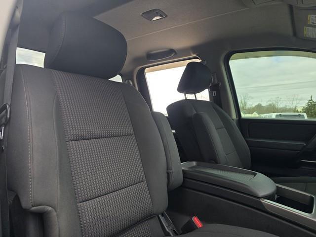 Nissan Titan 4WD Crew Cab SWB PRO-4X 2011