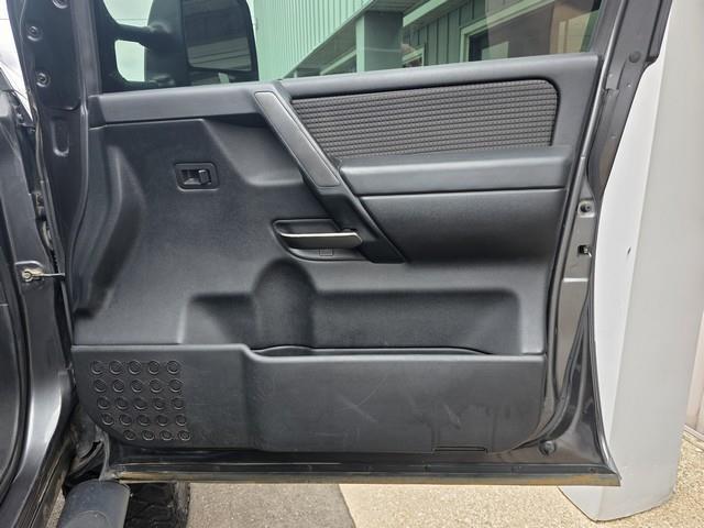 Nissan Titan 4WD Crew Cab SWB PRO-4X 2011