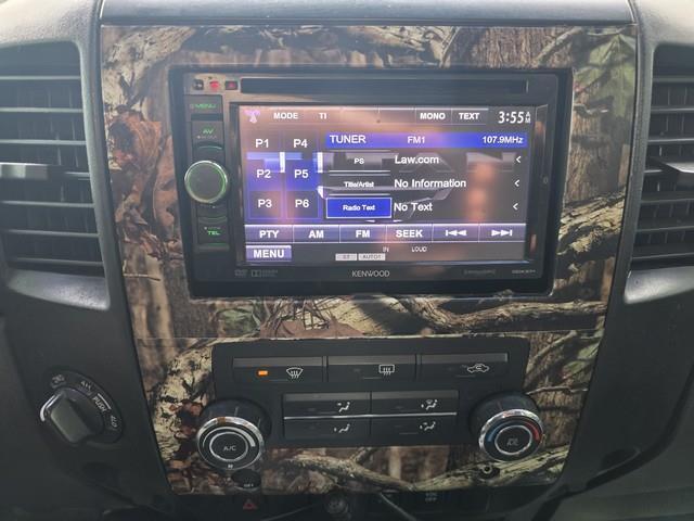 Nissan Titan 4WD Crew Cab SWB S 2011