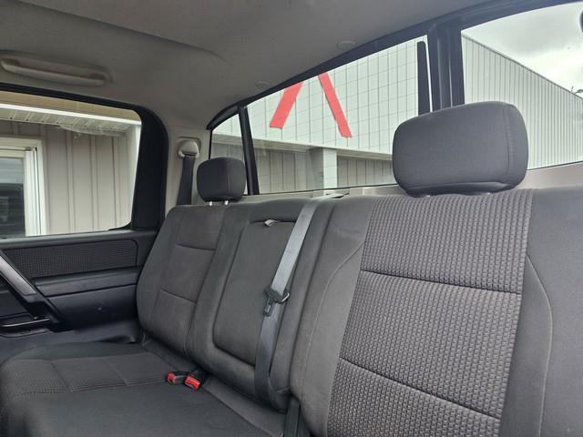 Nissan Titan 4WD Crew Cab SWB S 2011