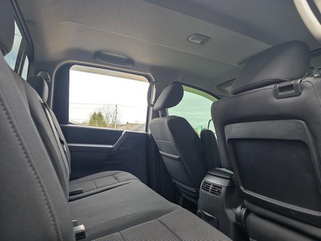 Nissan Titan 4WD Crew Cab SWB S 2011