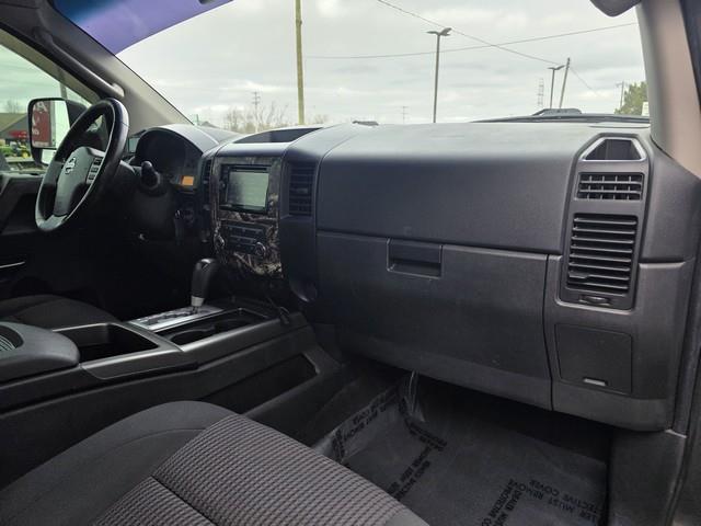 Nissan Titan 4WD Crew Cab SWB S 2011
