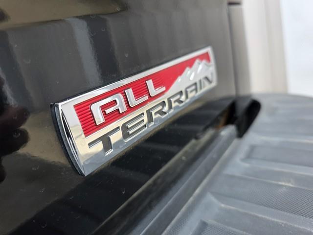 GMC Sierra 1500 4WD Double Cab 143.5" SLT 2015