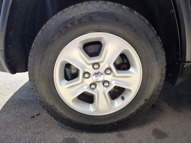 Jeep Grand Cherokee 4WD 4dr Laredo 2015