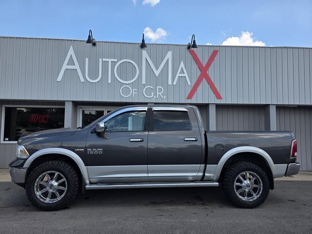 2014 RAM 1500 4WD Crew Cab 140.5" Laramie