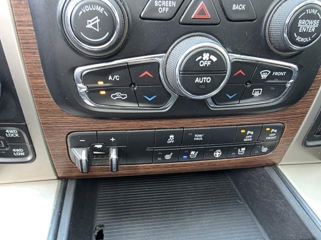 RAM 1500 4WD Crew Cab 140.5" Laramie 2014