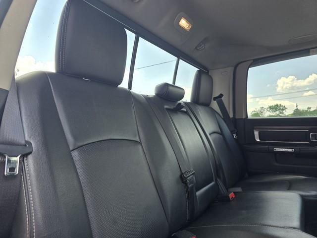 RAM 1500 4WD Crew Cab 140.5" Laramie 2014