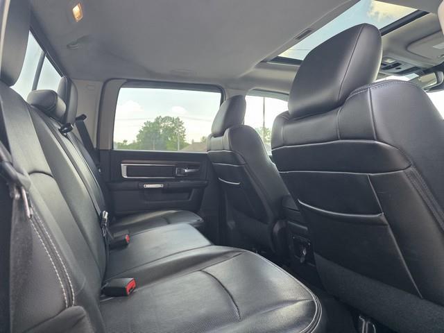 RAM 1500 4WD Crew Cab 140.5" Laramie 2014