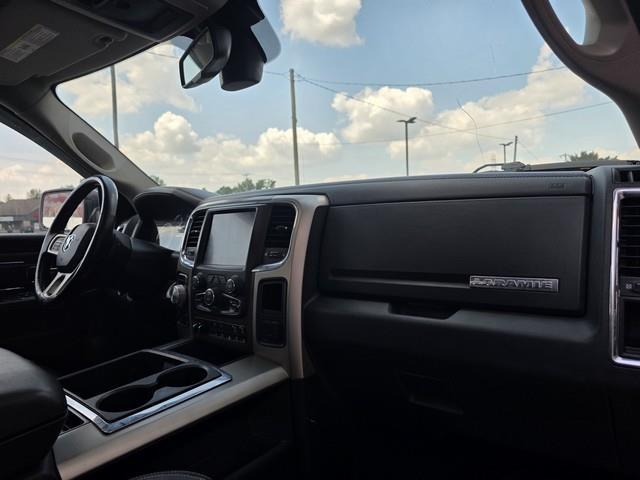 RAM 1500 4WD Crew Cab 140.5" Laramie 2014