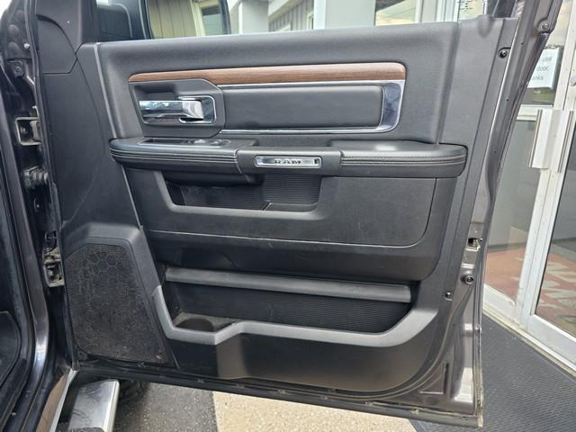 RAM 1500 4WD Crew Cab 140.5" Laramie 2014