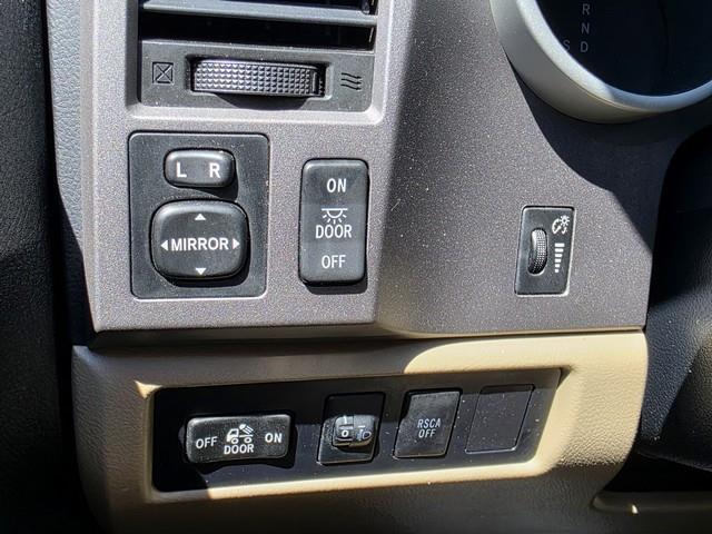 Toyota Tundra 4WD Truck  2012