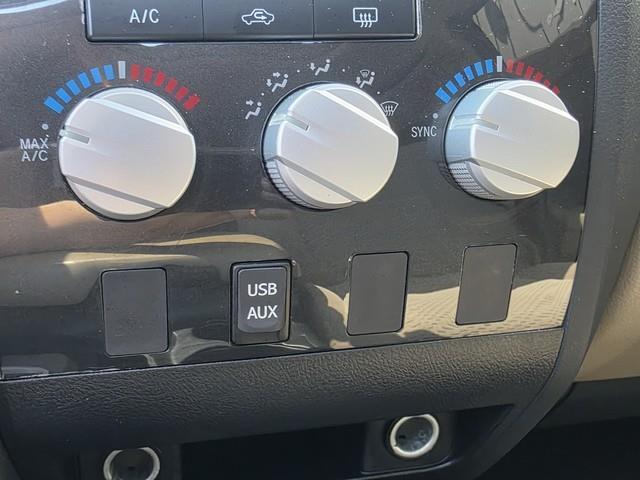 Toyota Tundra 4WD Truck  2012