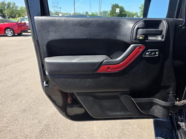 Jeep Wrangler Unlimited 4WD 4dr Sahara 2013