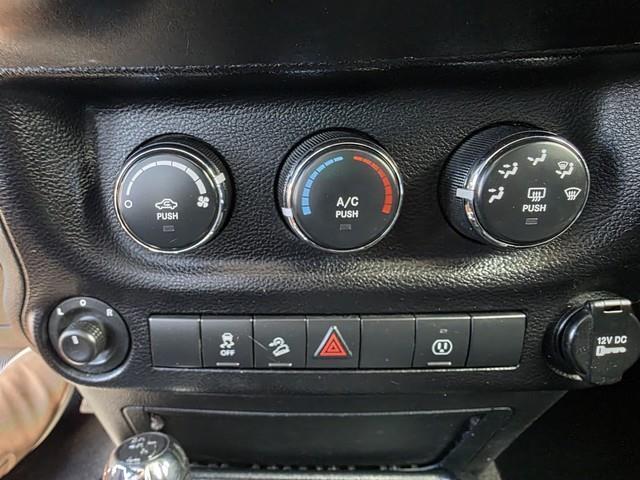 Jeep Wrangler Unlimited 4WD 4dr Sahara 2013