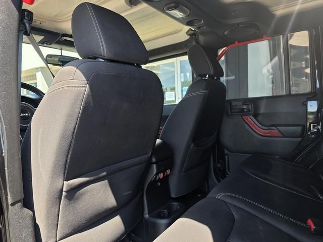 Jeep Wrangler Unlimited 4WD 4dr Sahara 2013