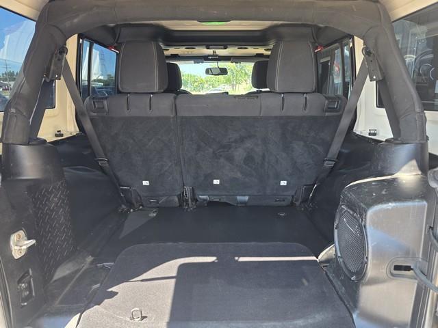 Jeep Wrangler Unlimited 4WD 4dr Sahara 2013