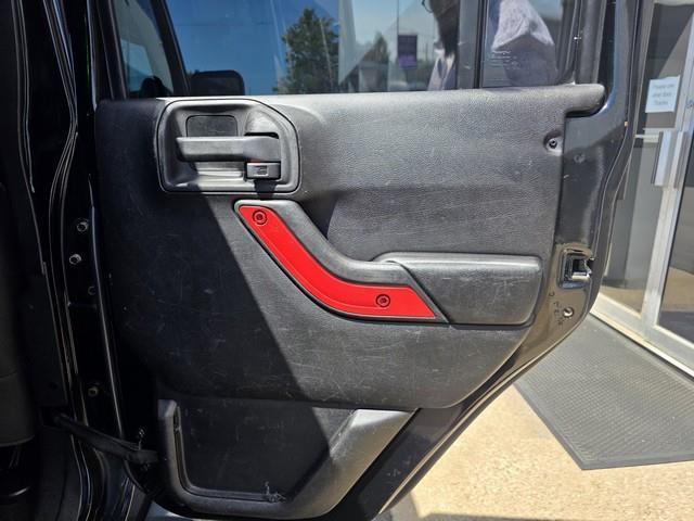 Jeep Wrangler Unlimited 4WD 4dr Sahara 2013