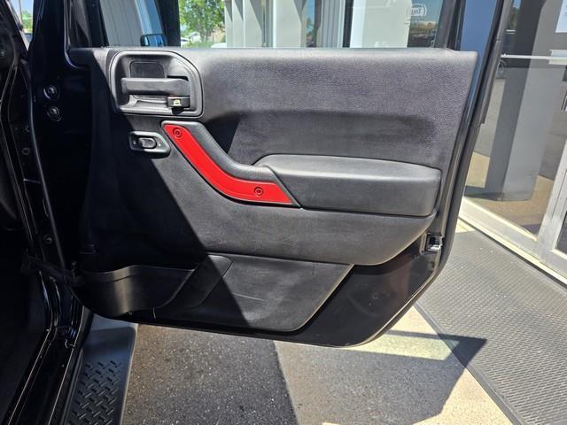 Jeep Wrangler Unlimited 4WD 4dr Sahara 2013