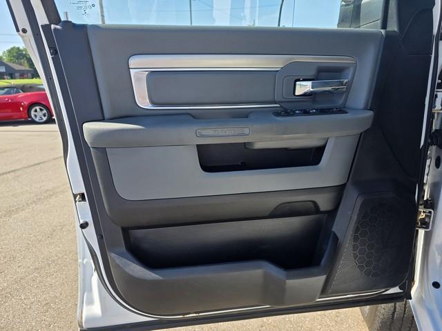 RAM 2500 SLT 4x4 Crew Cab 6'4" Box 2017