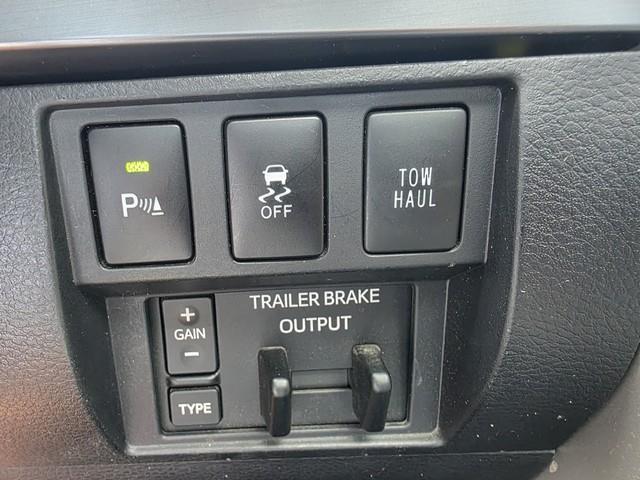 Toyota Tundra 4WD Truck CrewMax 5.7L V8 6-Spd AT Platinum (Natl) 2016