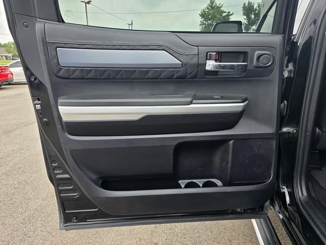 Toyota Tundra 4WD Truck CrewMax 5.7L V8 6-Spd AT Platinum (Natl) 2016
