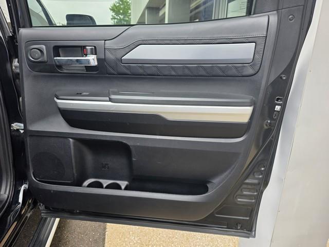 Toyota Tundra 4WD Truck CrewMax 5.7L V8 6-Spd AT Platinum (Natl) 2016