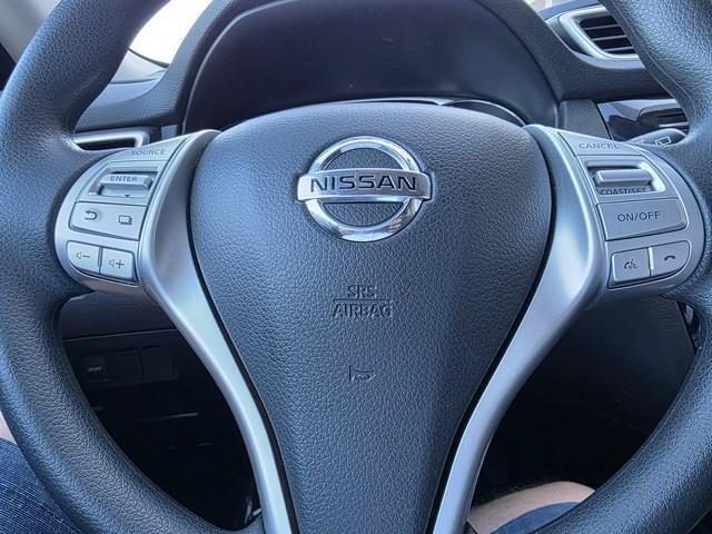 Nissan Rogue FWD 4dr SV 2016