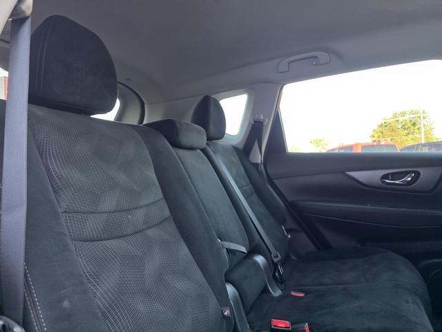 Nissan Rogue FWD 4dr SV 2016