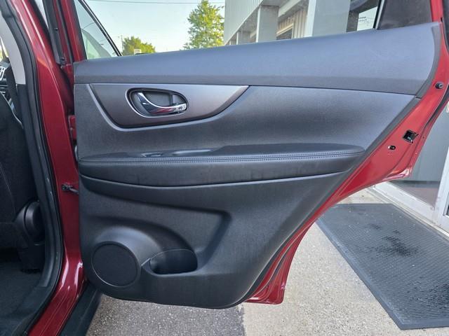 Nissan Rogue FWD 4dr SV 2016