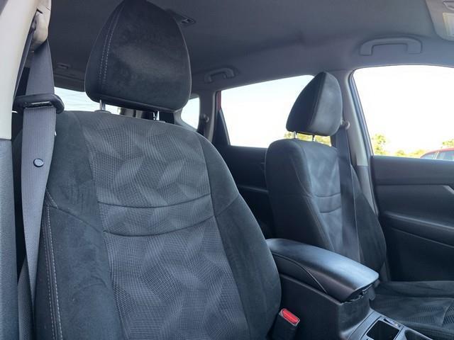Nissan Rogue FWD 4dr SV 2016