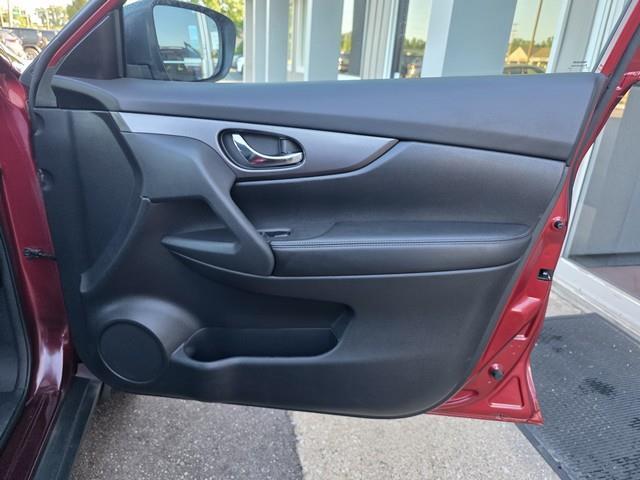 Nissan Rogue FWD 4dr SV 2016