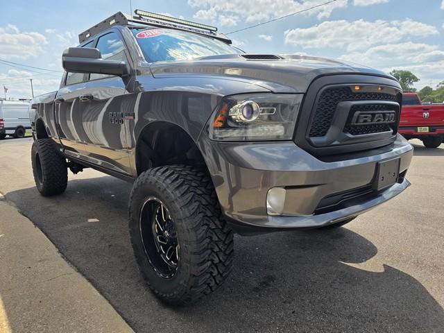 RAM 1500 Night 4x4 Crew Cab 6'4" Box *Ltd Avail* 2018