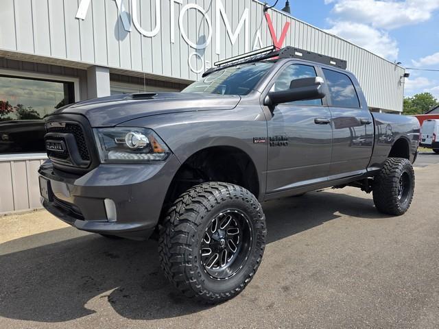 RAM 1500 Night 4x4 Crew Cab 6'4" Box *Ltd Avail* 2018