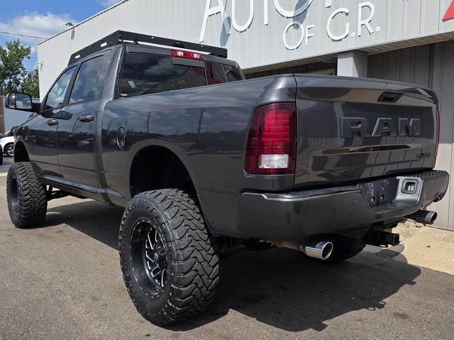 RAM 1500 Night 4x4 Crew Cab 6'4" Box *Ltd Avail* 2018