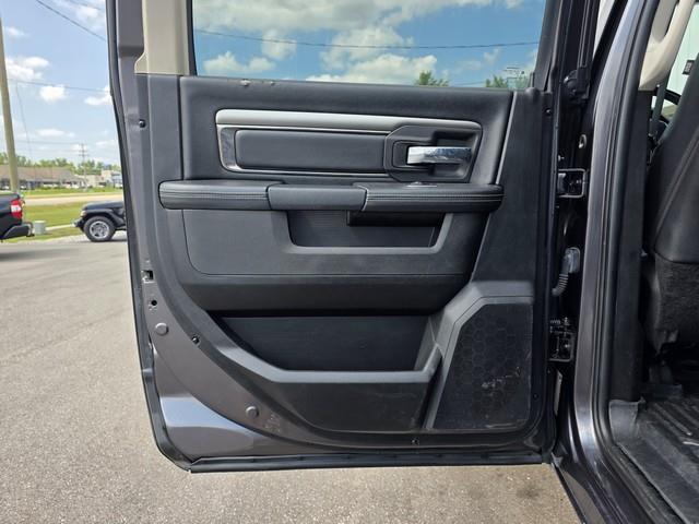 RAM 1500 Night 4x4 Crew Cab 6'4" Box *Ltd Avail* 2018