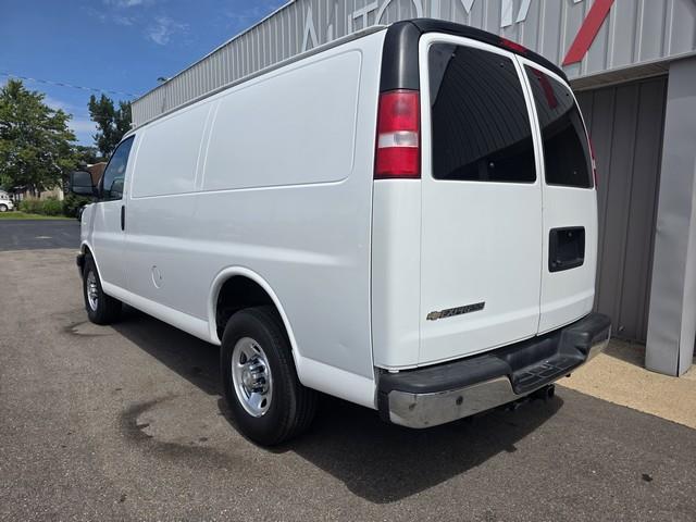 Chevrolet Express Cargo Van RWD 3500 135" 2017