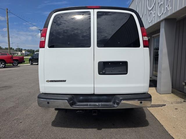 Chevrolet Express Cargo Van RWD 3500 135" 2017