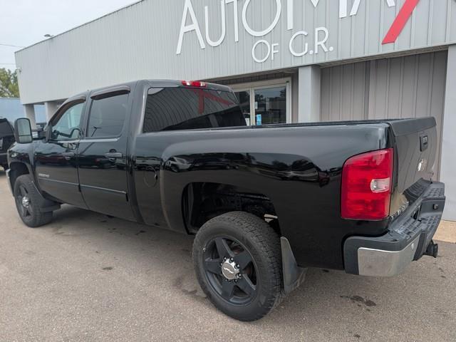 Chevrolet Silverado 2500HD 4WD Crew Cab 153.7" LT 2011