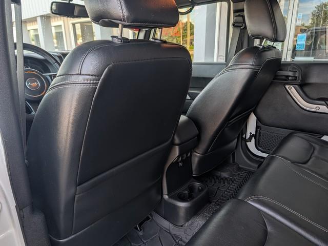 Jeep Wrangler Unlimited 4WD 4dr Sahara 2015