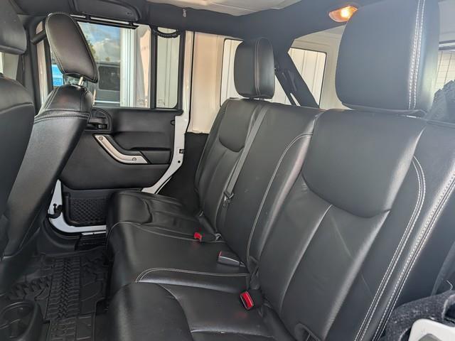 Jeep Wrangler Unlimited 4WD 4dr Sahara 2015