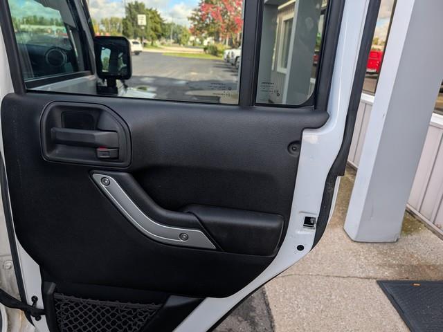 Jeep Wrangler Unlimited 4WD 4dr Sahara 2015