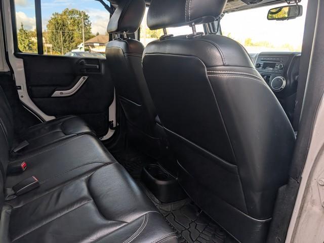 Jeep Wrangler Unlimited 4WD 4dr Sahara 2015