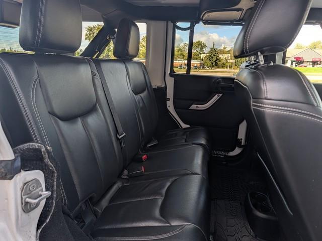 Jeep Wrangler Unlimited 4WD 4dr Sahara 2015