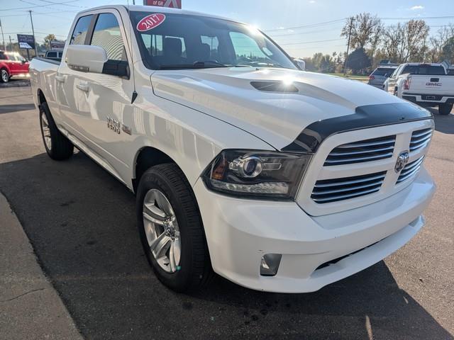 RAM 1500 4WD Quad Cab 140.5" Sport 2017