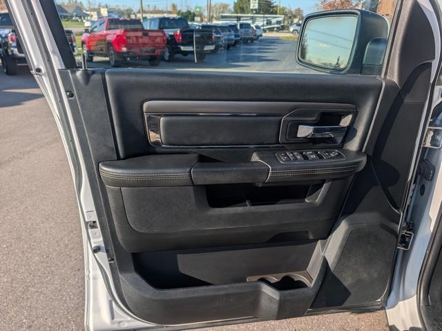 RAM 1500 4WD Quad Cab 140.5" Sport 2017